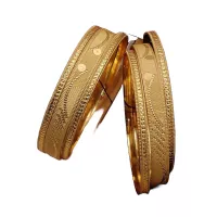 Ensemble de 6 Bracelets Taille 2.10 Design Riche avec Un Large Bracelet et Deux Fins Par Main Détai