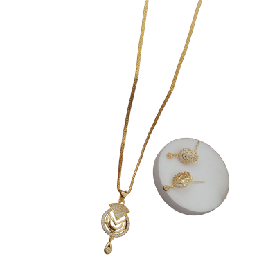 Ensemble élégant de collier et boucles d,oreilles , Chaîne classique avec pendentif serti de pierres